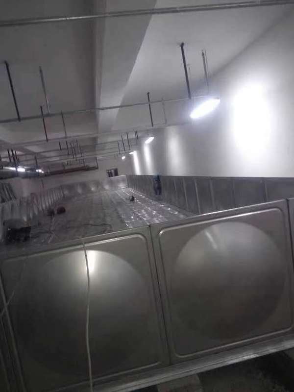  江西赣州90吨不锈钢生活水箱安装中|宏量水箱